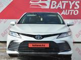 Toyota Camry 2021 годаүшін14 500 000 тг. в Актобе – фото 2