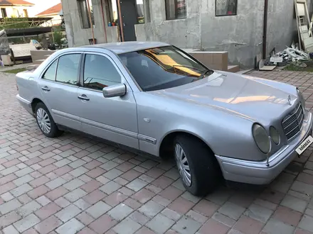 Mercedes-Benz E 280 1996 года за 2 500 000 тг. в Алматы – фото 2