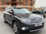 Toyota Highlander 2013 года за 14 900 000 тг. в Актау