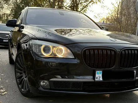 BMW 750 2011 года за 8 000 000 тг. в Алматы