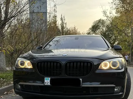BMW 750 2011 года за 8 000 000 тг. в Алматы – фото 2