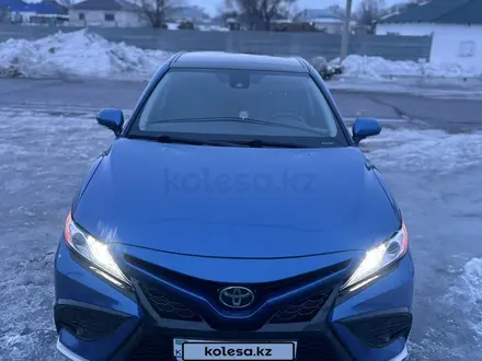 Toyota Camry 2018 года за 14 183 641 тг. в Жезказган – фото 2
