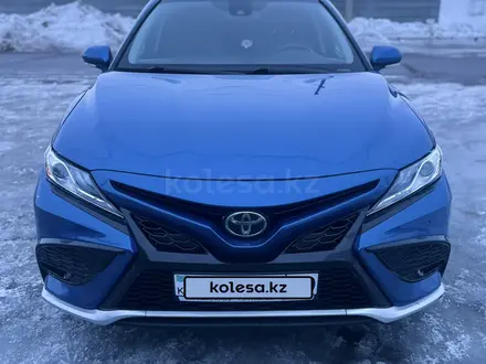 Toyota Camry 2018 года за 14 183 641 тг. в Жезказган – фото 3