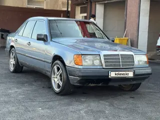 Mercedes-Benz E 230