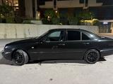 Mercedes-Benz E 320 1999 года за 3 500 000 тг. в Алматы – фото 3