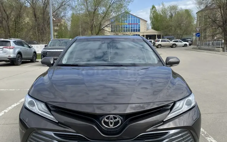 Toyota Camry 2019 года за 14 000 000 тг. в Актобе