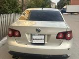 Volkswagen Jetta 2010 года за 2 900 000 тг. в Актау – фото 4