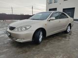 Toyota Camry 2004 года за 6 000 000 тг. в Уральск – фото 3