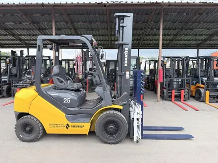 Komatsu  FG25T-17 2.5 тонны 4 метра мультипозиционер 2014 года за 8 450 000 тг. в Алматы – фото 2