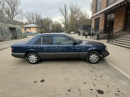 Mercedes-Benz E 280 1994 года за 2 600 000 тг. в Алматы – фото 4