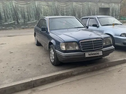 Mercedes-Benz E 280 1994 года за 2 600 000 тг. в Алматы