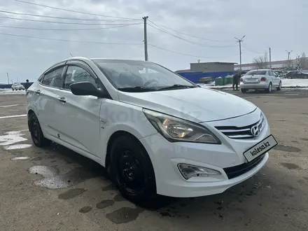 Hyundai Solaris 2015 года за 5 300 000 тг. в Актобе – фото 2