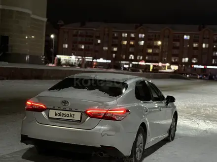 Toyota Camry 2019 года за 15 300 000 тг. в Актобе – фото 9