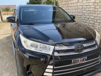 Toyota Highlander 2017 года за 12 000 000 тг. в Атырау