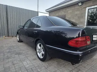 Mercedes-Benz E 280