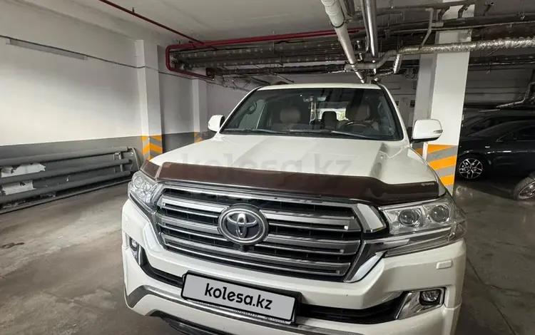 Toyota Land Cruiser 2017 года за 32 500 000 тг. в Астана