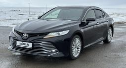 Toyota Camry 2018 года за 14 500 000 тг. в Актобе – фото 4