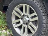 Диски R 20 c шинами оригинал от Toyota 4Runner 2009-2013 за 700 000 тг. в Камысты