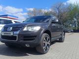 Volkswagen Touareg 2007 года за 8 300 000 тг. в Караганда – фото 2