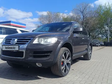Volkswagen Touareg 2007 года за 8 300 000 тг. в Караганда – фото 2