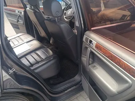 Volkswagen Touareg 2007 года за 8 300 000 тг. в Караганда – фото 14