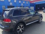 Volkswagen Touareg 2007 года за 8 300 000 тг. в Караганда – фото 5