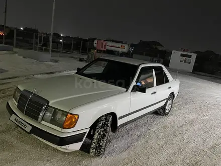 Mercedes-Benz E 200 1990 года за 1 400 000 тг. в Кокшетау – фото 2