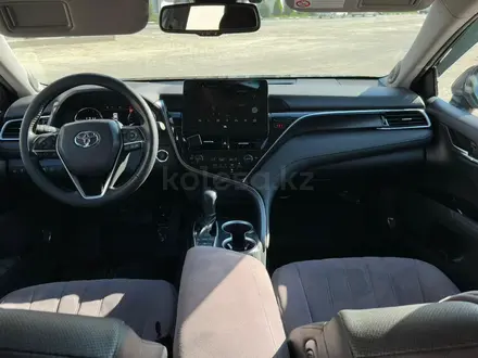 Toyota Camry 2023 года за 15 600 000 тг. в Актау – фото 16