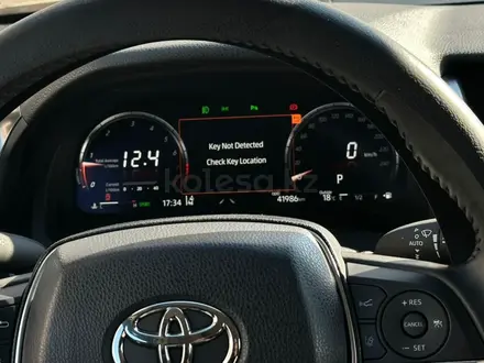 Toyota Camry 2023 года за 15 600 000 тг. в Актау – фото 22