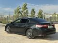 Toyota Camry 2023 года за 15 600 000 тг. в Актау – фото 2