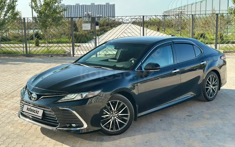 Toyota Camry 2023 года за 15 600 000 тг. в Актау