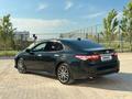 Toyota Camry 2023 года за 15 600 000 тг. в Актау – фото 11