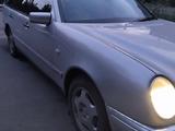 Mercedes-Benz E 320 1998 года за 3 700 000 тг. в Уральск – фото 3