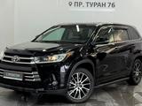 Toyota Highlander Luxe 2017 года за 19 000 000 тг. в Астана