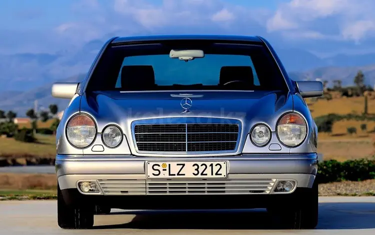 Стекло фары E200 Алматы за 12 000 тг. в Алматы