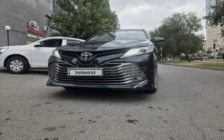 Toyota Camry 2018 года за 13 200 000 тг. в Астана