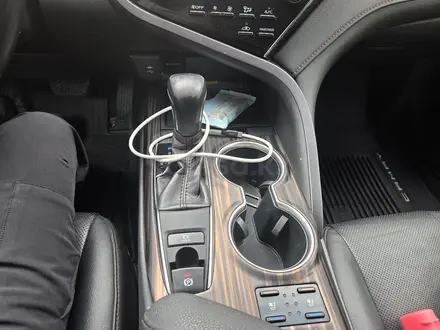 Toyota Camry 2018 года за 13 200 000 тг. в Астана – фото 10