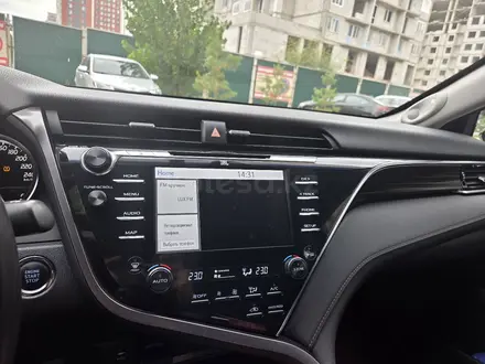 Toyota Camry 2018 года за 13 200 000 тг. в Астана – фото 11