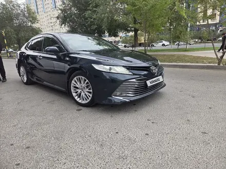 Toyota Camry 2018 года за 13 200 000 тг. в Астана – фото 16