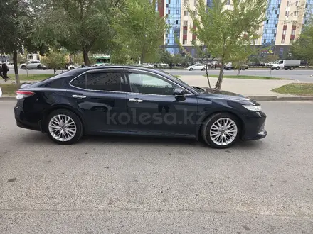 Toyota Camry 2018 года за 13 200 000 тг. в Астана – фото 17
