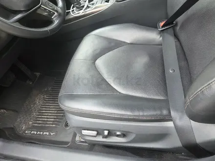 Toyota Camry 2018 года за 13 200 000 тг. в Астана – фото 4
