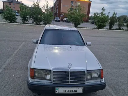 Mercedes-Benz E 200 1993 года за 998 980 тг. в Астана – фото 10