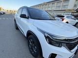 Kia Seltos 2023 года за 9 300 000 тг. в Тараз – фото 2