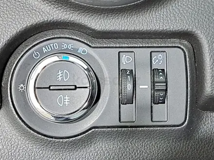 Chevrolet Tracker 2013 года за 5 300 000 тг. в Астана – фото 24