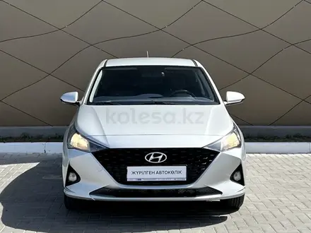 Hyundai Accent 2021 года за 5 590 000 тг. в Караганда – фото 2