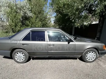 Mercedes-Benz E 230 1988 года за 900 000 тг. в Караганда – фото 3
