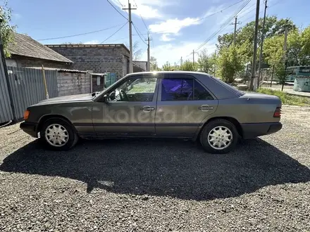 Mercedes-Benz E 230 1988 года за 900 000 тг. в Караганда – фото 4