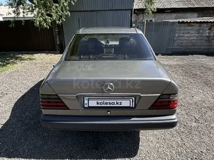 Mercedes-Benz E 230 1988 года за 900 000 тг. в Караганда – фото 2