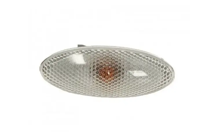 Поворотник повторитель в крыло за 2 500 тг. в Астана