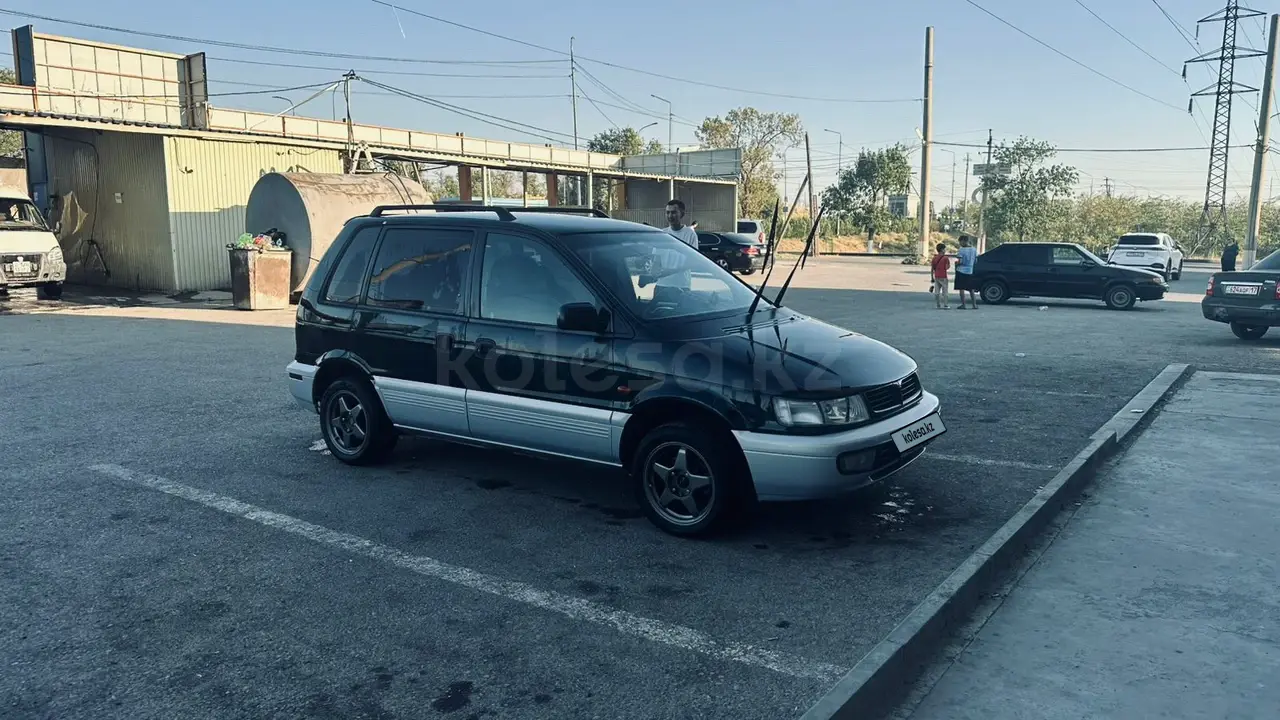 Mitsubishi Space Runner, 1997